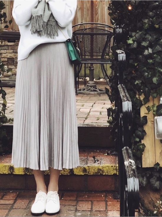 Club Monaco Dresses & Skirts - Club Monaco Pleated Flowy Skirt Midi Elasticated Sage Green Size M New